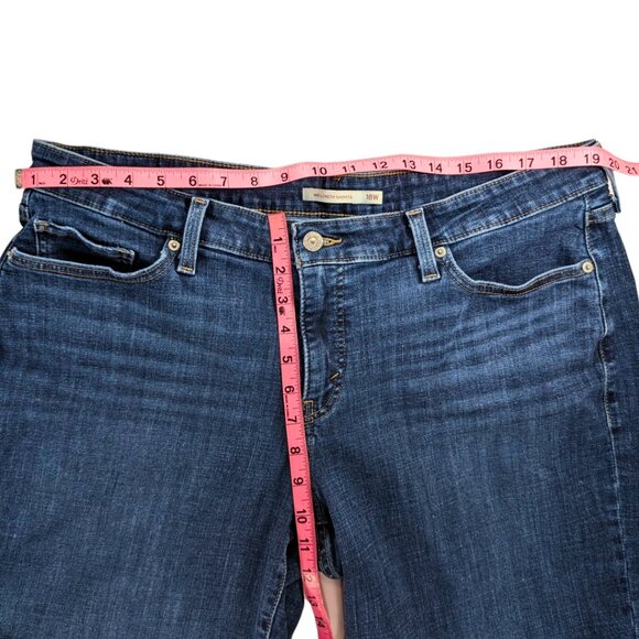 Levis 18W Mid Length Hi Waist Dark Wash Stretch Jean Shorts - Picture 5 of 8